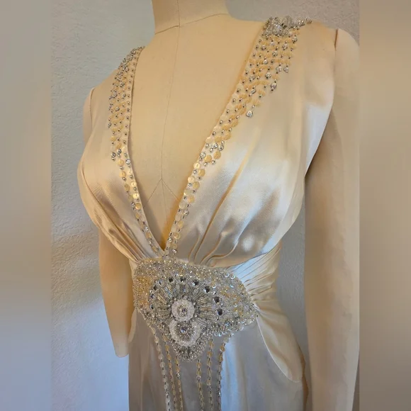 Jenny Packham Wedding Dress - Picture 3 of 16